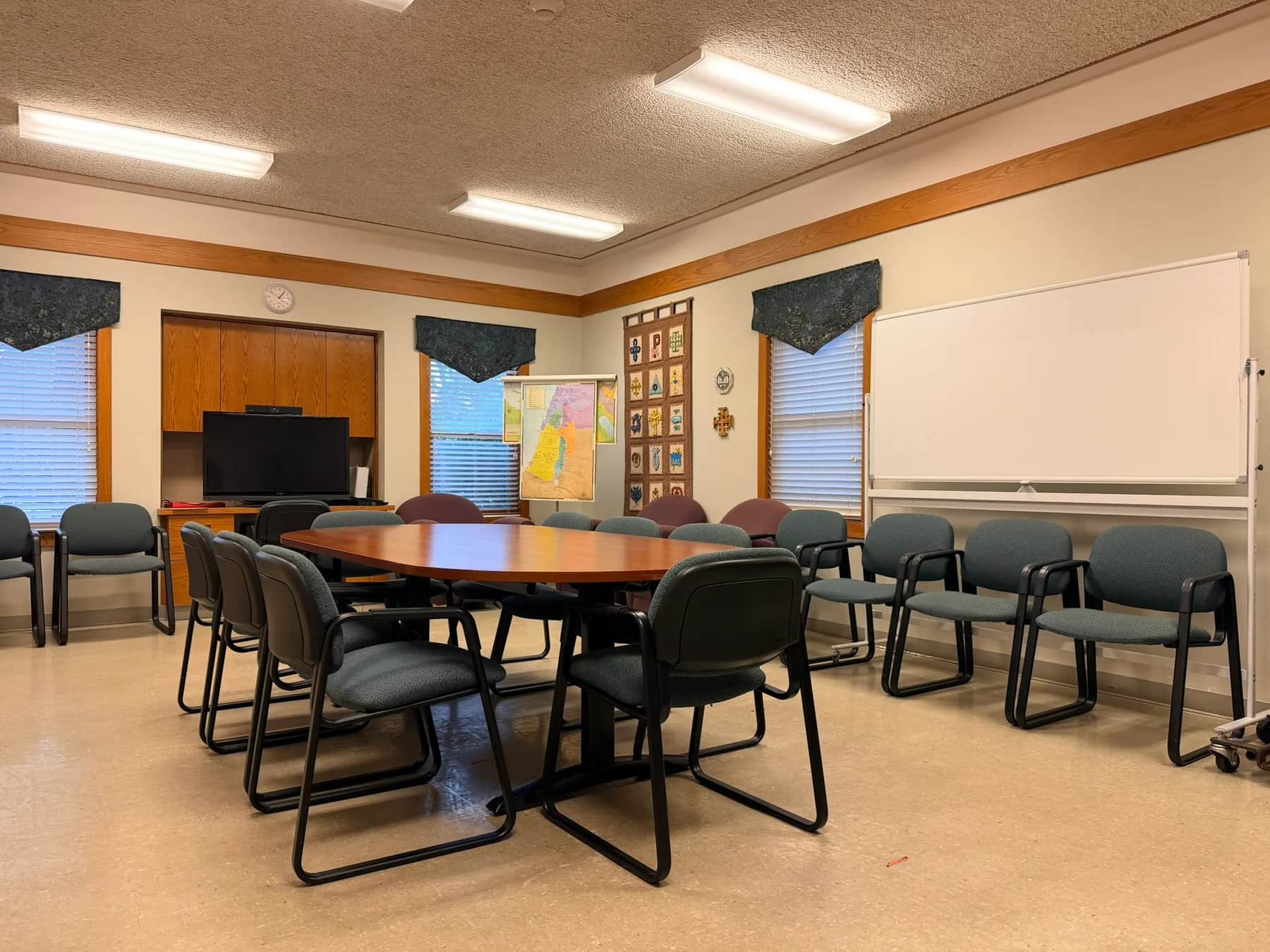 Spacious meeting room for 8 photo 1