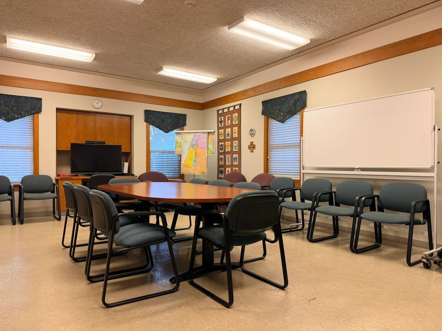 Spacious meeting room for 8 photo 1