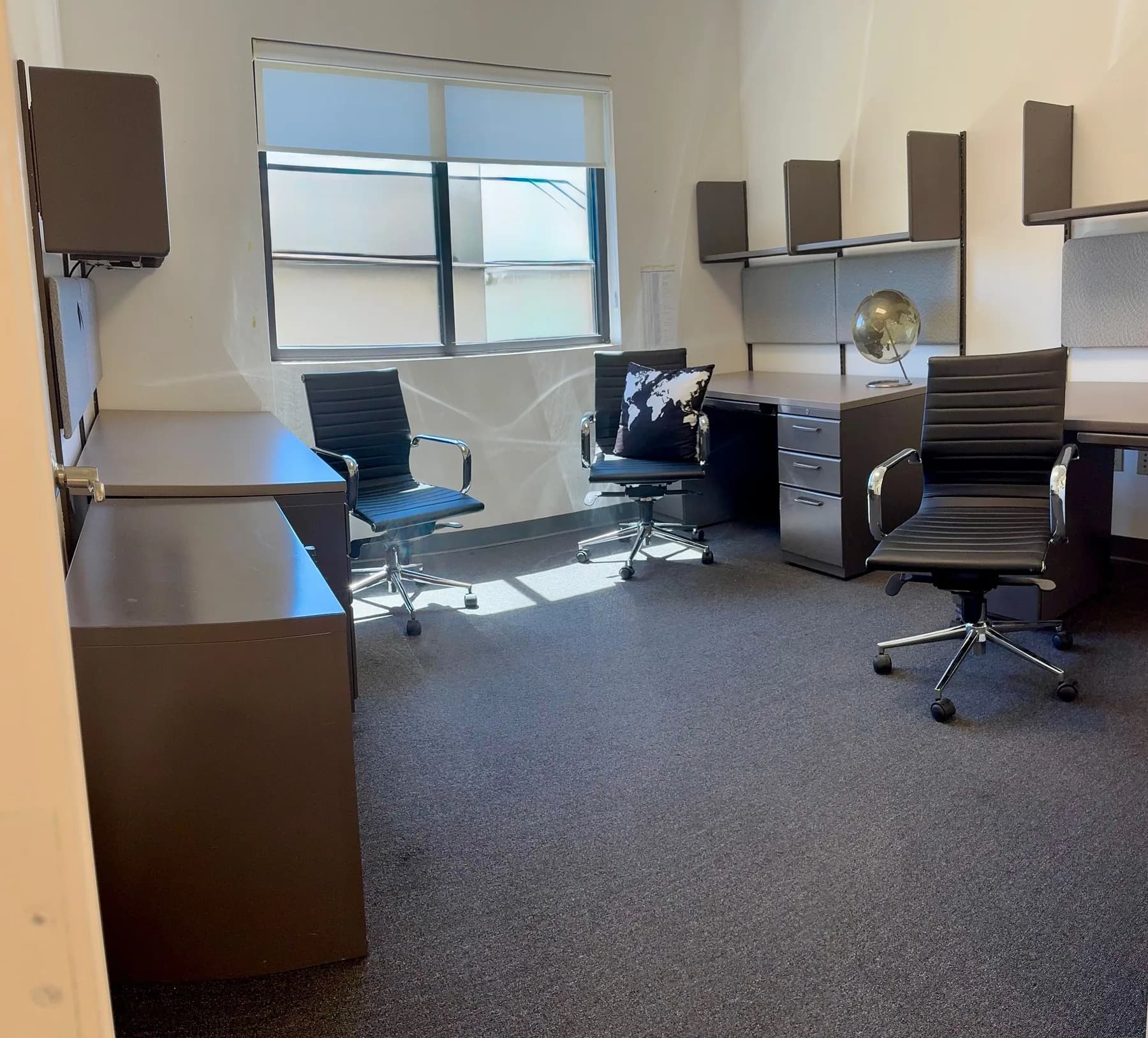 Private Office, 3 Workstations photo 1