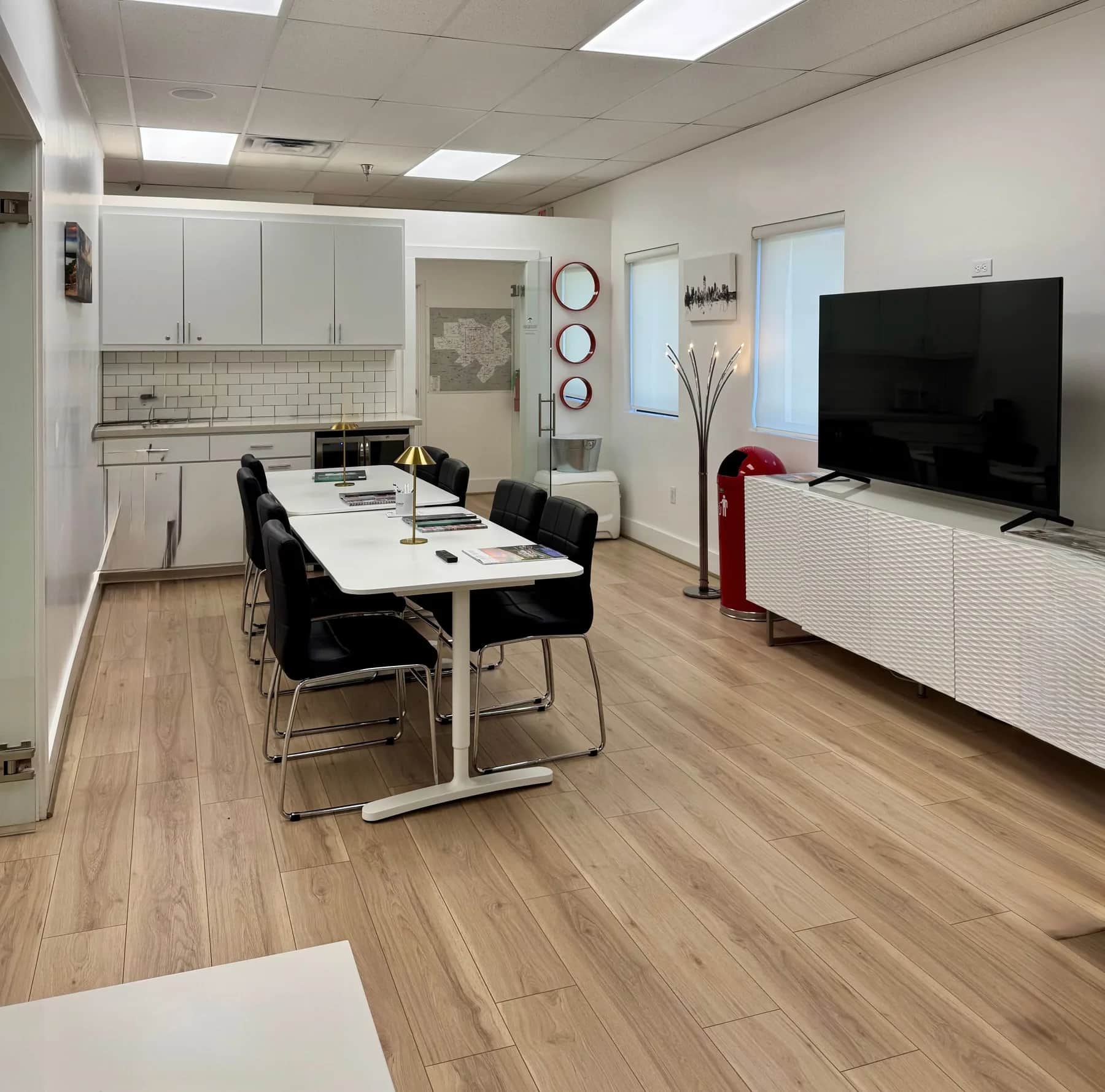 Conference room for 8, Westlake photo