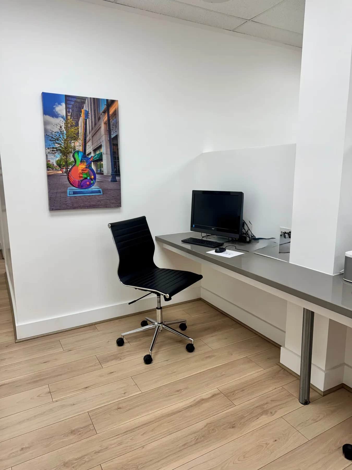 Elegant Hot Desk in Westlake photo