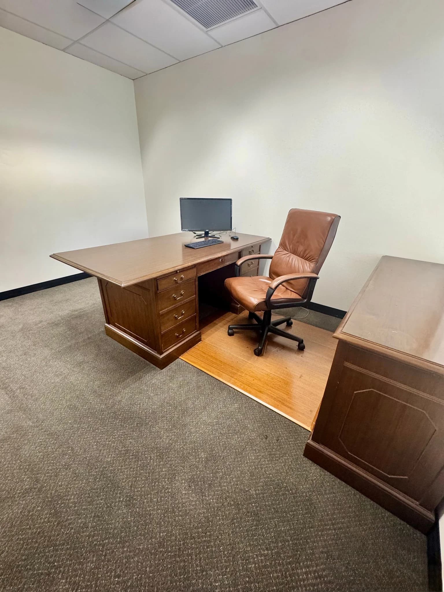 Professional Office Near Courthouse & Capitol photo 1