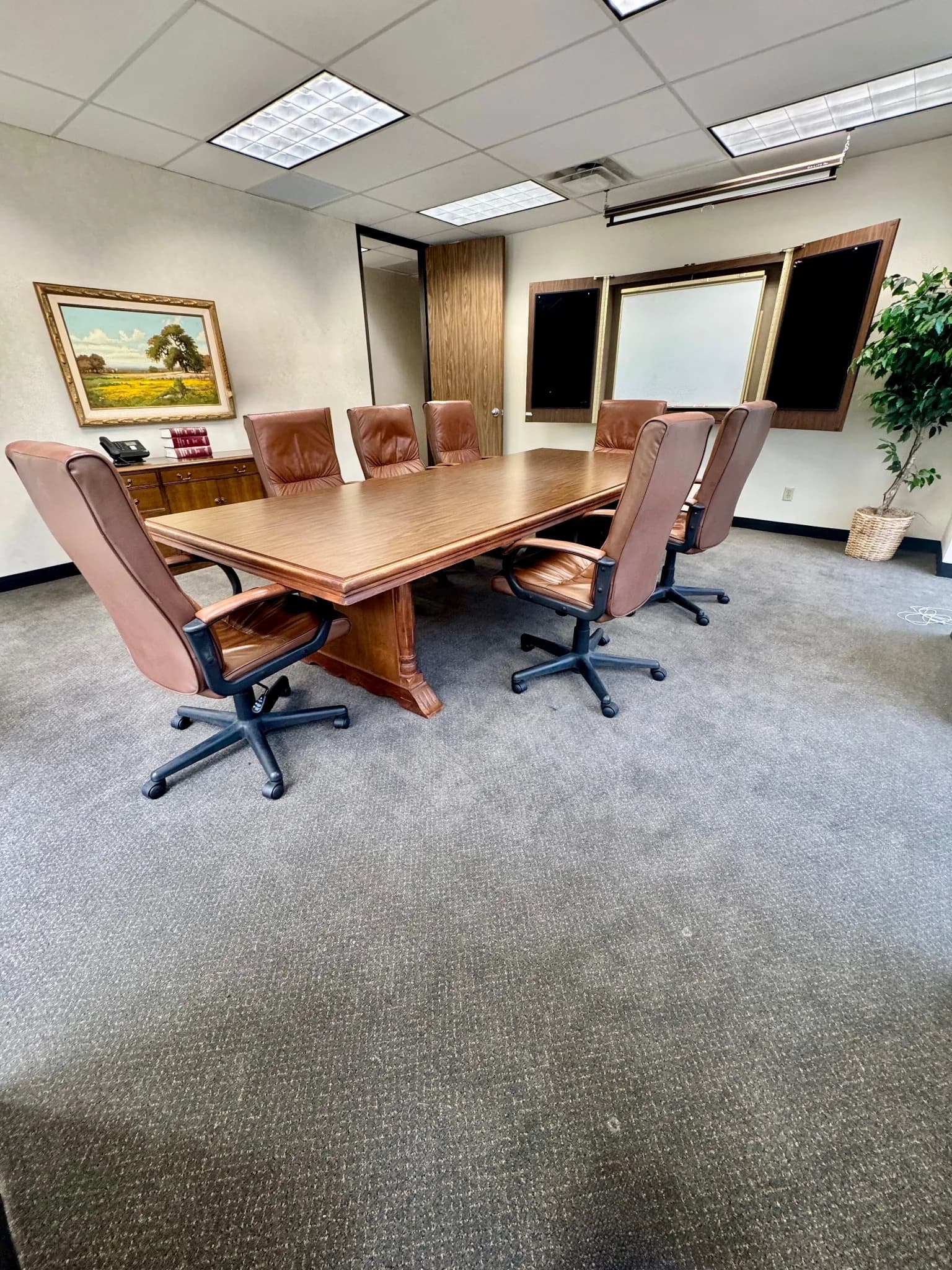 Bright Boardroom for 8 near Courthouse photo 1